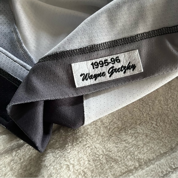 Authentic Los Angeles Kings ‘Burger King’ 1996 Jersey Mitchell and Ness - Picture 4 of 10